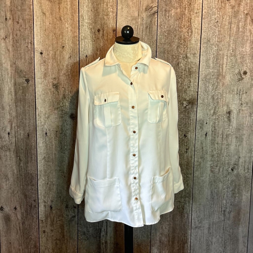 Chico's White Utility Button Down Shirt Epaulettes Pockets Size 1 (M)